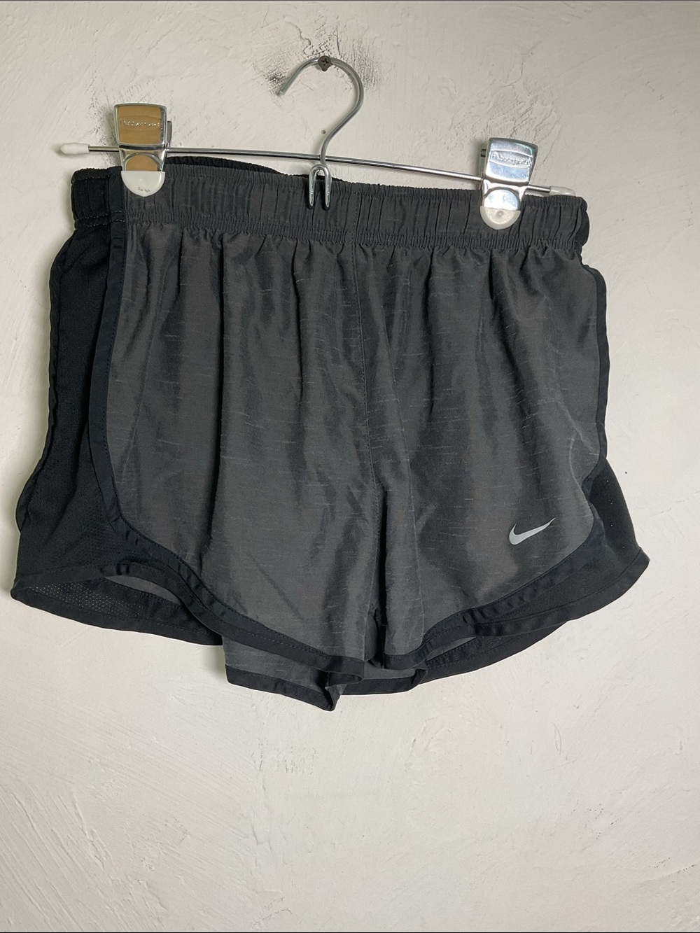 Nike Women’s Dark Heather Grey Black Tempo Dri FIT Running Shorts Size M